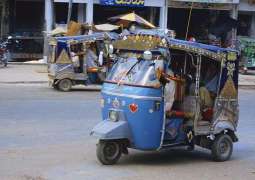 Rickshaw driver sets example by returning woman’s purse having gold, cash