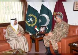 سفير الدولة يلتقي رئيس أركان الجيش الباكستاني