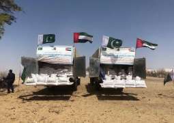 "خليفة الإنسانية" توزع 200 كيس طحين و40 طن تمور في باكستان