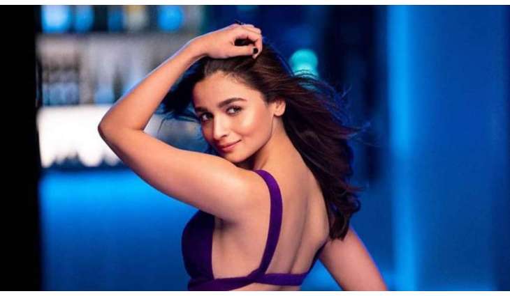 'Student of the Year 2' still: Ex-student Alia Bhatt to groove with Tiger Shroff for the first time in 'Hook Up' song