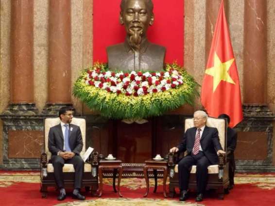سهيل المزروعي يسلم الرئيس الفيتنامي دعوة رسمية لحضور مؤتمر الطاقة العالمي بأبوظبي