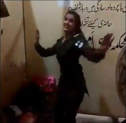 Pakpattan’s lady constable suspended over viral dance video