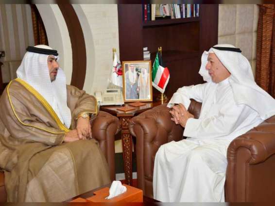 سفير الدولة في الكويت يلتقي محافظ محافظة مبارك الكبير