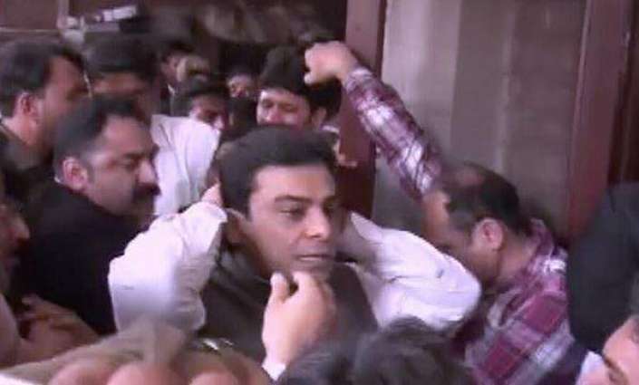 Hamza Shahbaz slips from LHC stairs amid crowd