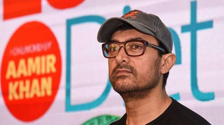 Aamir Khan Flies Economy, Fans Applaud His 'Simplicity'