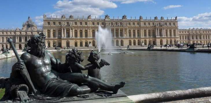 Massive Fire Breaks Out in French City of Versailles - Police