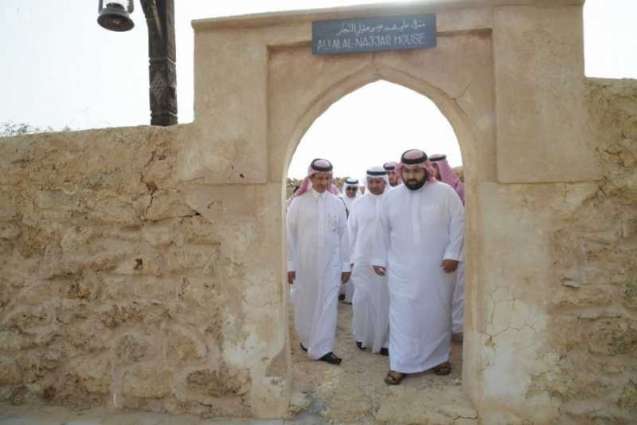 نائب أمير منطقة جازان يتفقد قرية القصار وعدد من المواقع السياحية بفرسان