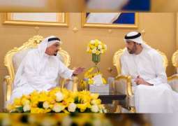 حاكم عجمان يستقبل عبدالله بن راشد المعلا وجموع المهنئين بشهر رمضان