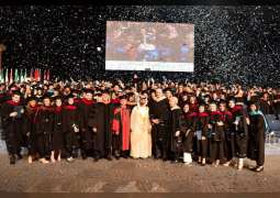 منصور بن محمد يشهد حفل تخريج الدفعة الـ 22 من طلبة "أمريكية دبي"