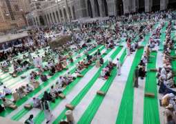 أكبر مائدة رمضانية في العالم لقاصدي المسجد الحرام