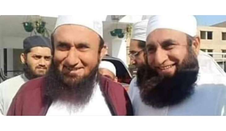Maulana Tariq Jameel meets his look-alike, shocks everyone