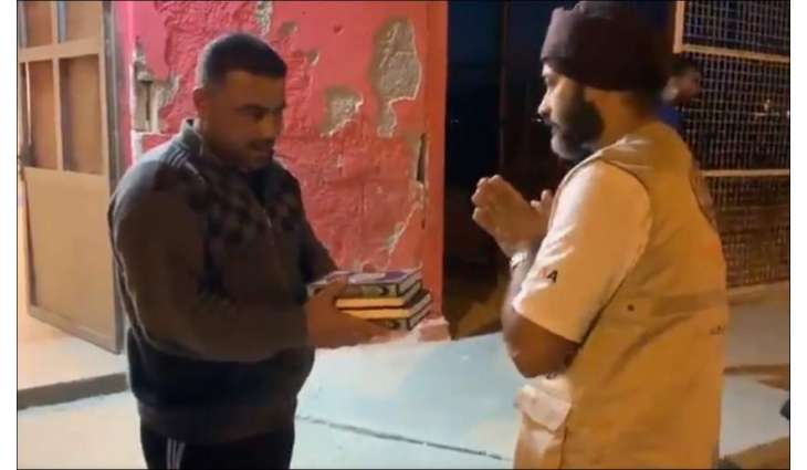 Sikhs win over hearts by distributing Quran copies at refugee camp