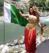 Rakhi Sawant poses with Pakistani flag, pictures go viral