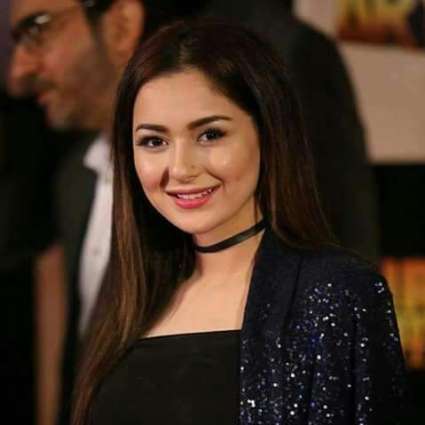 Hania Aamir embraces her acne, tells the struggle of being a celebrity