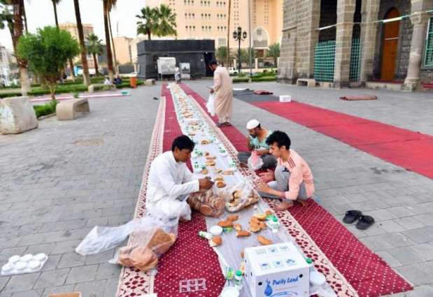 أهالي المدينة المنورة ... يحيون عادات رمضان