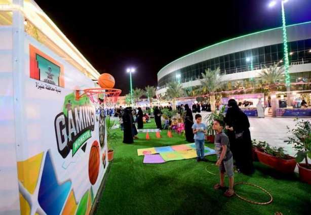 برامج تثقيفية وألعاب ترفيهية في جناح بلدية عنيزة بمهرجان ليالي رمضان