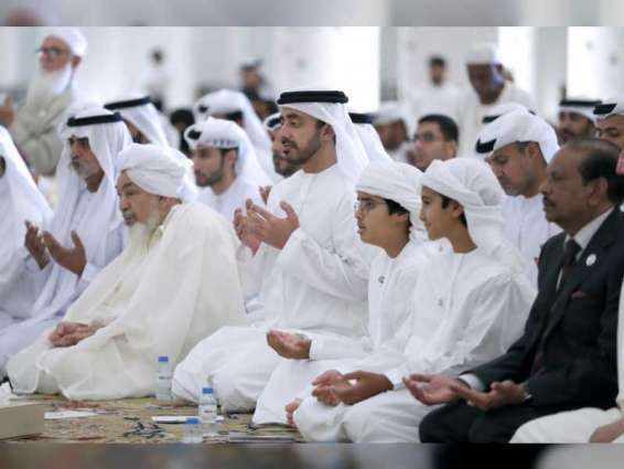 Abdullah bin Zayed attends evening to celebrate Zayed Humanitarian Work Day