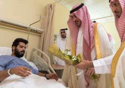 سمو أمير منطقة الجوف يعايد المرضى المنومين بمستشفى الأمير متعب المركزي