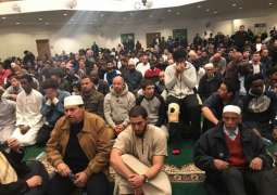 موفد الشؤون الإسلامية إلى لندن يؤم المصلين في صلاة عيد الفطر المبارك