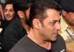 Salman Khan slaps security guard for misbehaving with child
