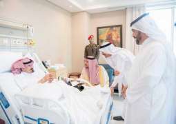 سمو أمير القصيم يزور حسن السلطان بالمستشفى للاطمئنان على صحته