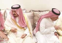 سمو أمير منطقة الرياض يقدم العزاء في وفاة سلطان بن قرمله - رحمه الله -