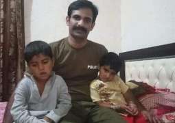 Kasur SHO sets example by looking after helpless children