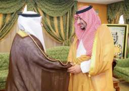 سمو الأمير عبدالعزيز بن فهد بن تركي يستقبل الدكتور الوردة