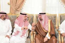 سمو الأمير جلوي بن عبدالعزيز يعايد الشيخ ابن نصيب