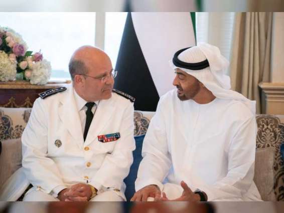 محمد بن زايد يستقبل قائد القوات البحرية الفرنسية