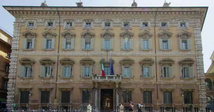 Italy Aims to Solve Row With EU Over Public Debt Via Dialogue, Avoid Sanctions - Senator