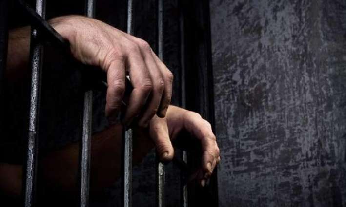 2 arrested for filing false complaint of   dacoity in Karachi