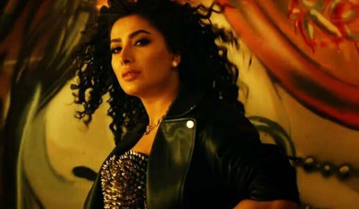 Mehwish Hayat defends her item number, shuts critics