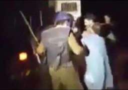 Police manhandles PML-N protester, video goes viral