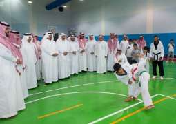 سمو أمير الرياض بالنيابة يزور نادي الحي بمدرسة ابن الحاجب بالرياض