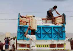 الإمارات تقدم 37 طنا من المساعدات الغذائية لأسر شهداء محافظة شبوة