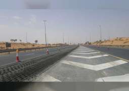 "تطوير البنية التحتية" تشرف على صيانة الحارة الثالثة على طريق الإمارات"E611"