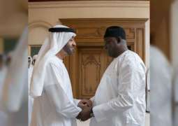 محمد بن زايد يستقبل رئيس غامبيا