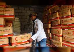 الإمارات تقدم 124 طنا من المساعدات الغذائية لأهالي محافظة الضالع
