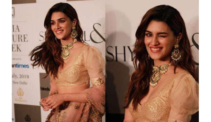 Kriti Sanon gets nostalgic walking the ramp at ICW