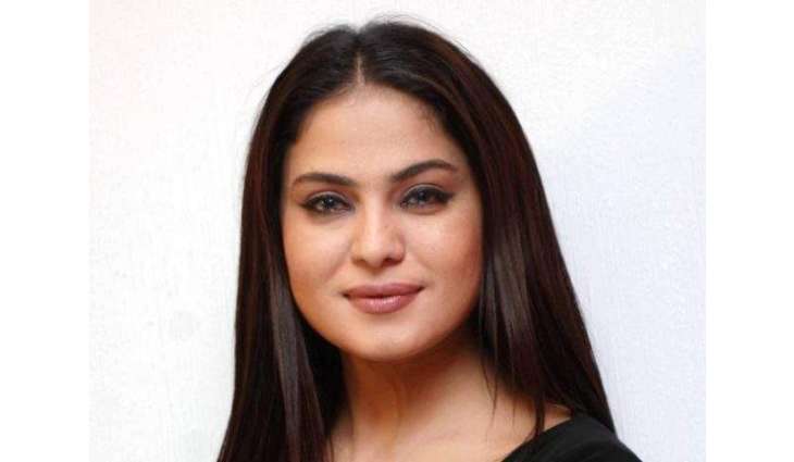 Veena Malik defends Firdous Jamal amid social media backlash