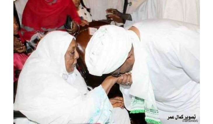وفاة ھدیة محمد الزین والدة الرئیس السوداني المعرزول عمر البشیر داخل مستشفي السلاح الطبي