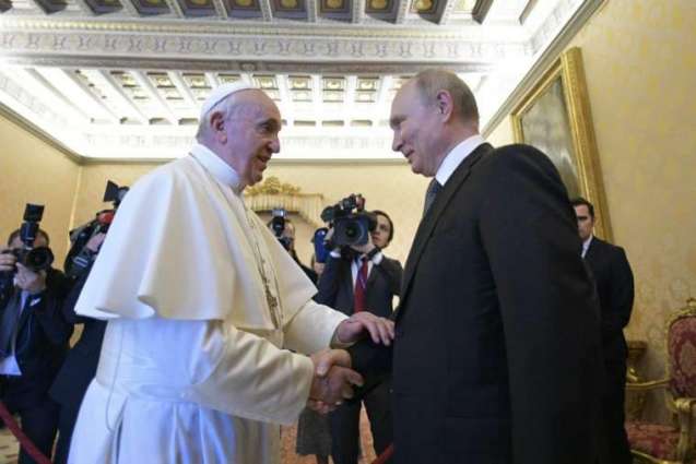 Putin Presents Pope Francis With Icon, Gets Drawing With Vatican View as Gift