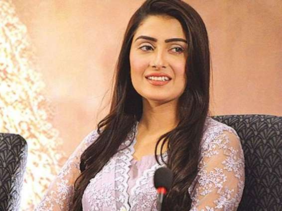 Received offers from Bollywood, tells Ayeza Khan