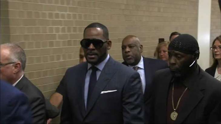 Singer R Kelly arrested in Chicago on federal sex crime charges