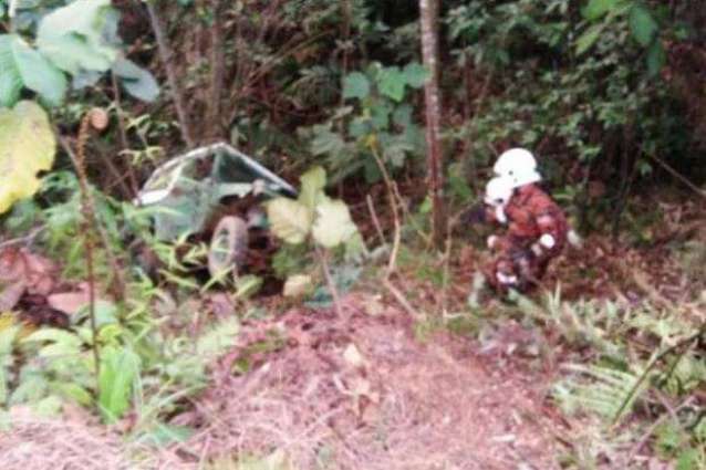 5 including 2 women die, jeep plunges into ravine