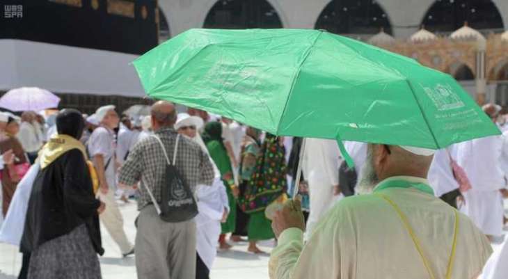 شؤون الحرمين توفر ( 100 ) ألف مظلة لضيوف الرحمن