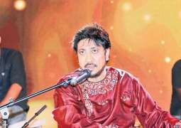 وفاة المغني الکلاسیکي الباکستاني حمید علي خان عن 72 عاما