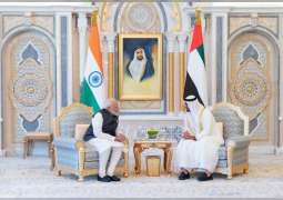 محمد بن زايد يقلد رئيس وزراء الهند " وسام زايد"