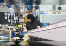 تقرير مجتمعي / سميرة وإيمان.. إماراتيتان رائدتان في صناعة هياكل الطائرات